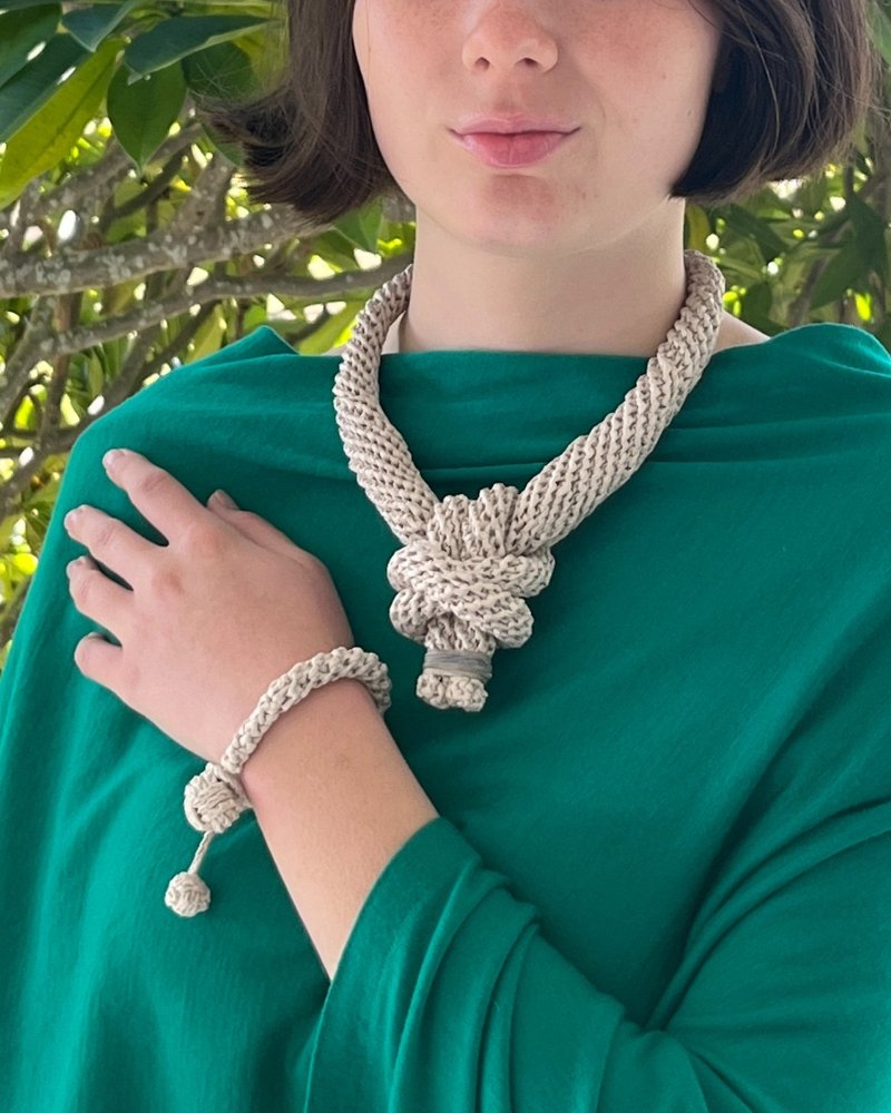 natural-raffia-crocheted-necklace-design